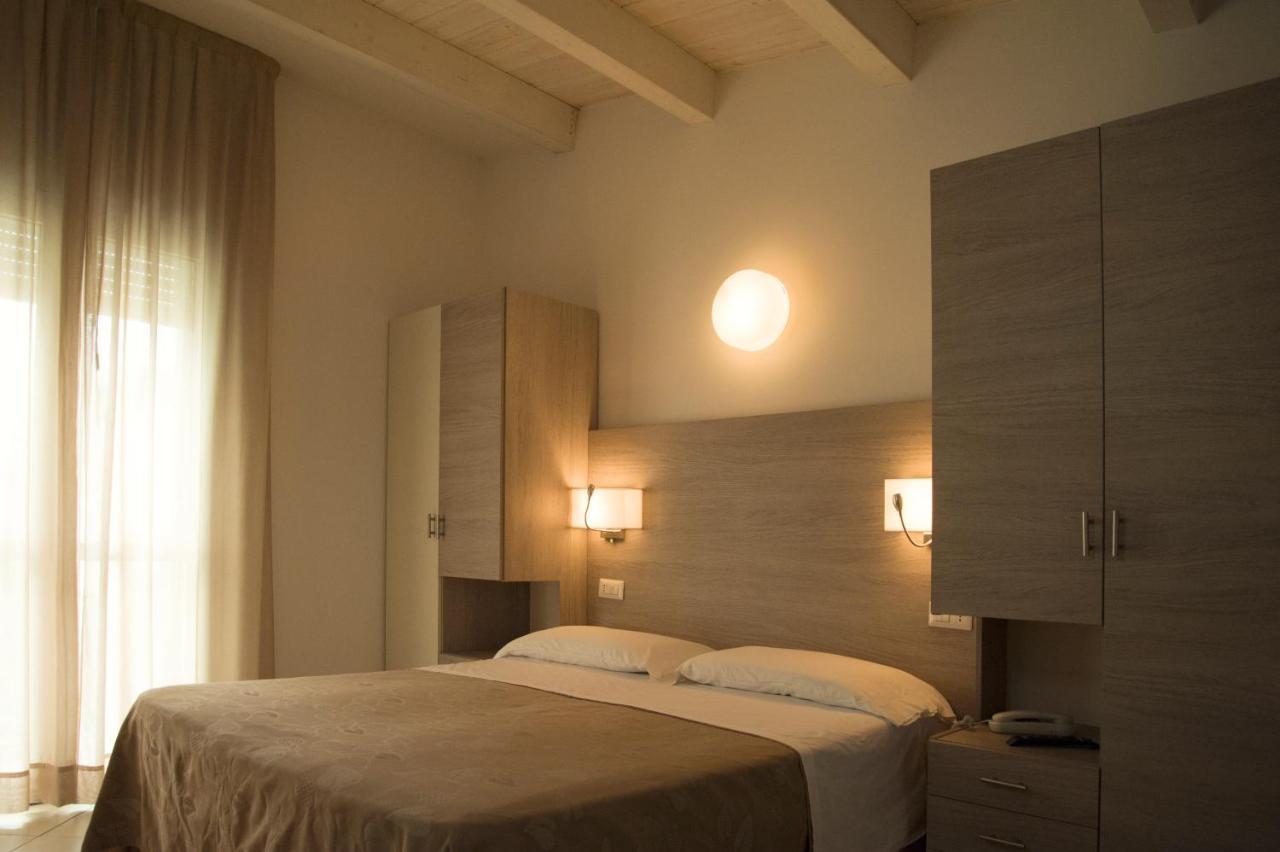 Hotel Villa Enea Cattolica Buitenkant foto