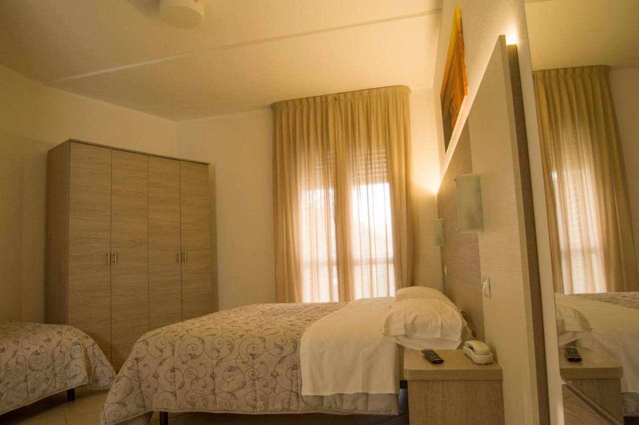 Hotel Villa Enea Cattolica Buitenkant foto