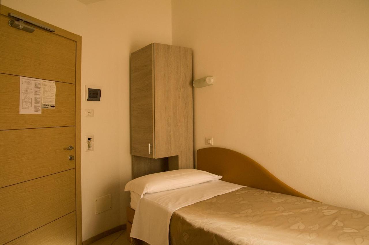 Hotel Villa Enea Cattolica Kamer foto